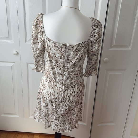 Brown and white floral dress with cinched sleeves - Picture 4 of 5